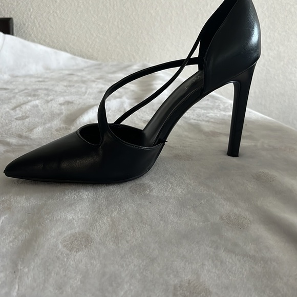 Nine West black heels - Picture 2 of 3